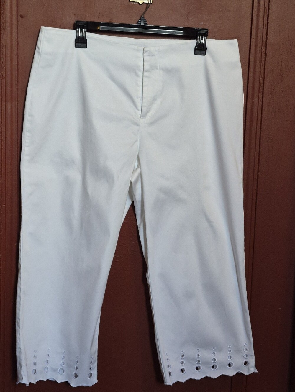 Dressbarn Women's White Cotton Blend Capris Pants With Hem Decor Size 14 - Picture 2 of 8